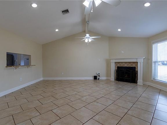 4th image of 153 Janet Dr
