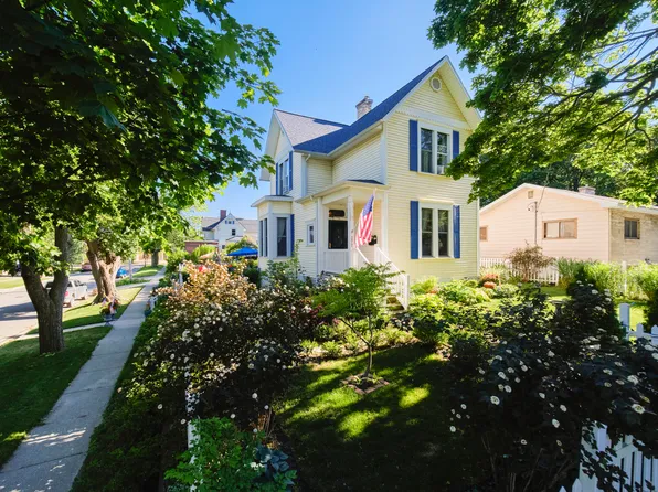 377 4th St, Manistee, MI 49660