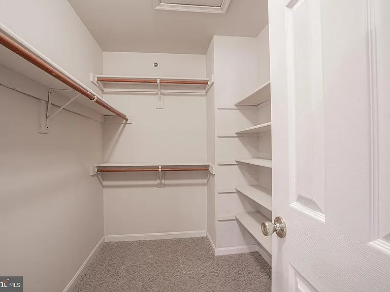 437 Clayton Ln — Photo 14