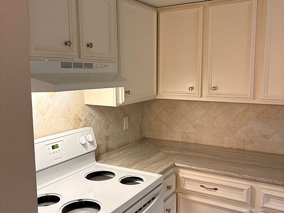 3rd image of 827 Hardy Springs Cir APT B