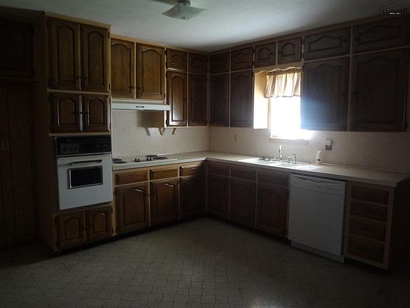 4th image of 1116 Rosemary Dr