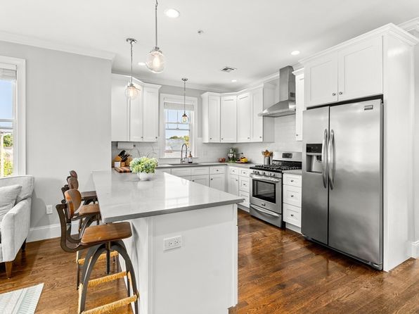 407 Pleasant St #3A
