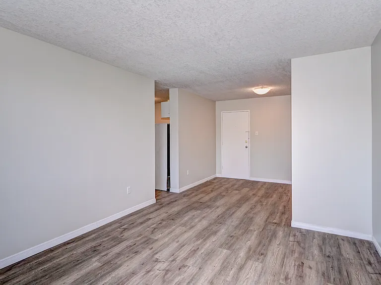 531 Franklin Blvd — Photo 10