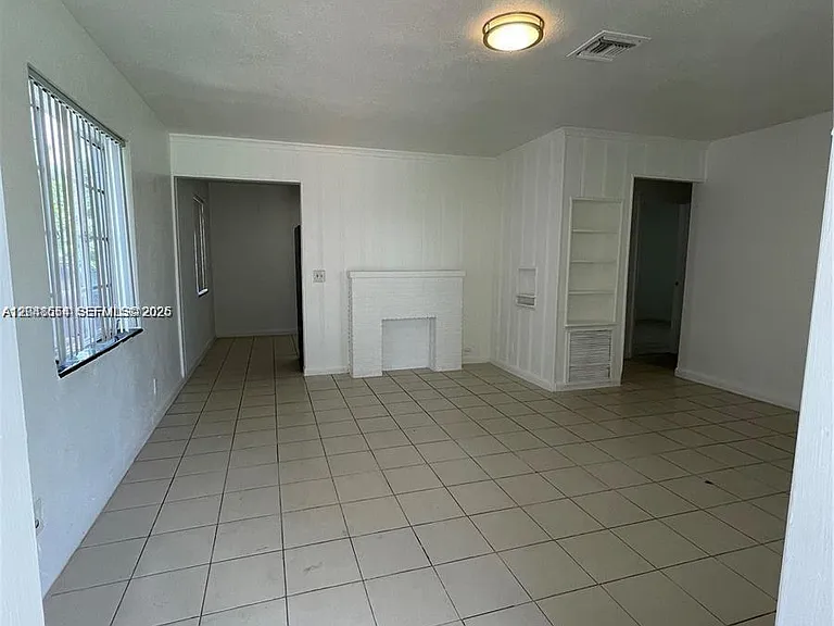 2435 Plunkett St — Photo 2