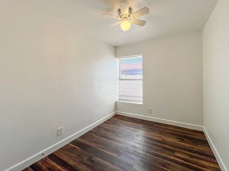 317 N 17th Dr #3 — Photo 3
