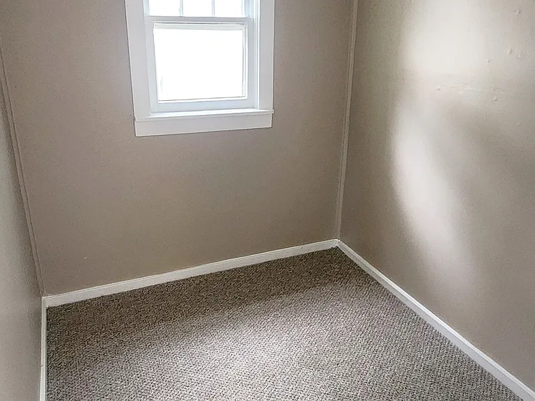 732 S Griffith Ave — Photo 9