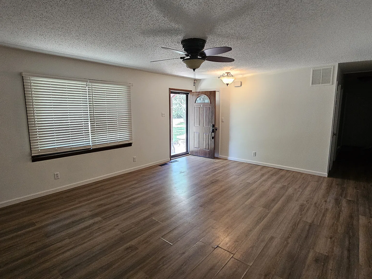 3 bed, 3450 sqft, $2,050 — Photo 3