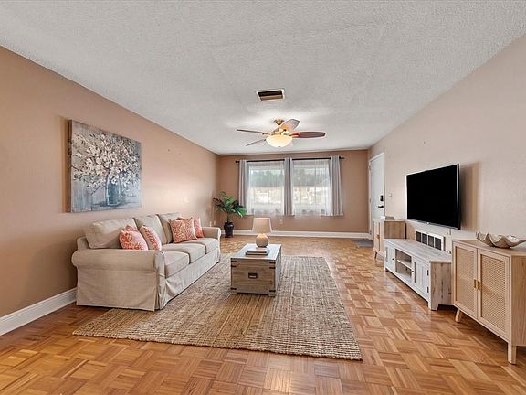 4th image of 403 MINDY DRIVE