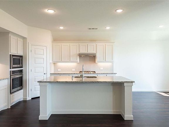 3rd image of 1704 Daldoran Dr
