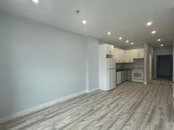 627 Main St #205