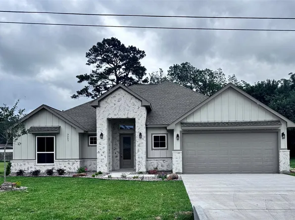 3207 Avenue I, Bay City, TX 77414
