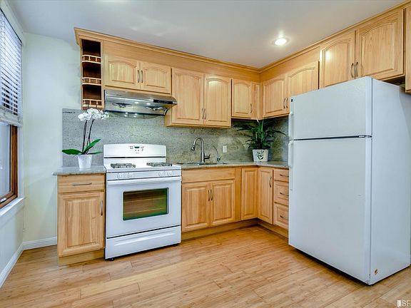 3rd image of 2306 Geary Blvd