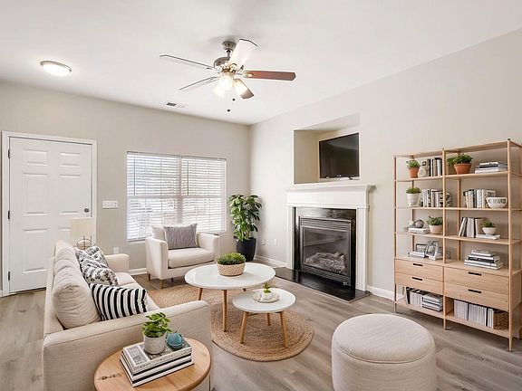4th image of 806 Laurens Way