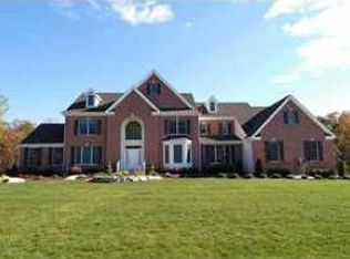 8 Winding Woods Way, Freehold, NJ 07728