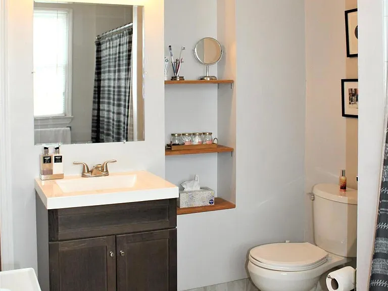 2nd floor bathroom