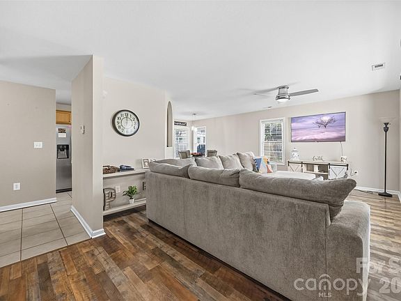 5th image of 7519 Katherine Dr