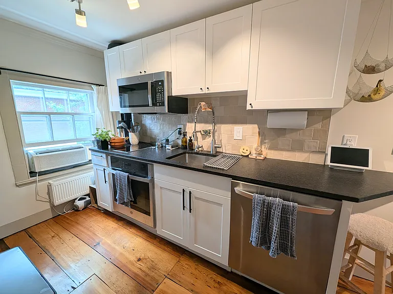 164 Danforth St #3 — Photo 12