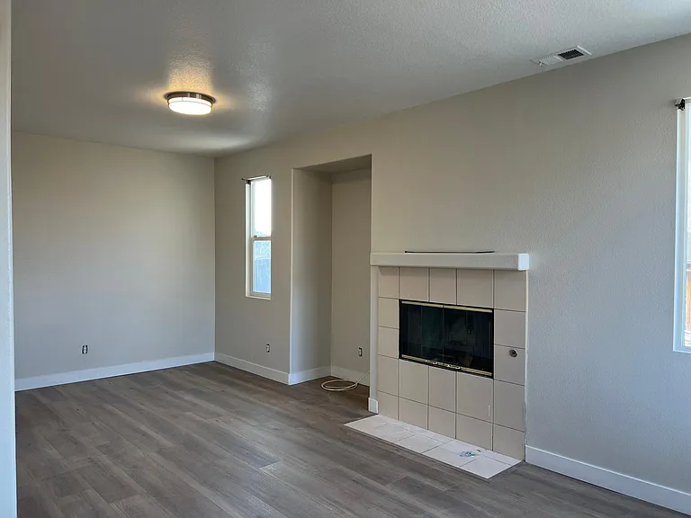 15015 Lexington St — Photo 5