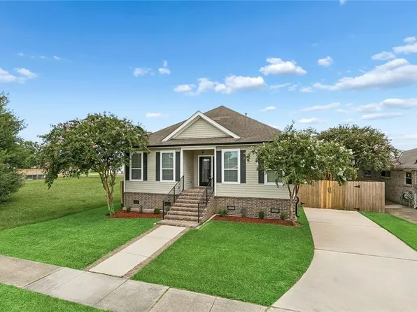 8525 Patricia St, Chalmette, LA 70043