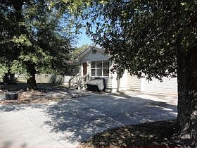 1st image of 2016 Glenwood Dr