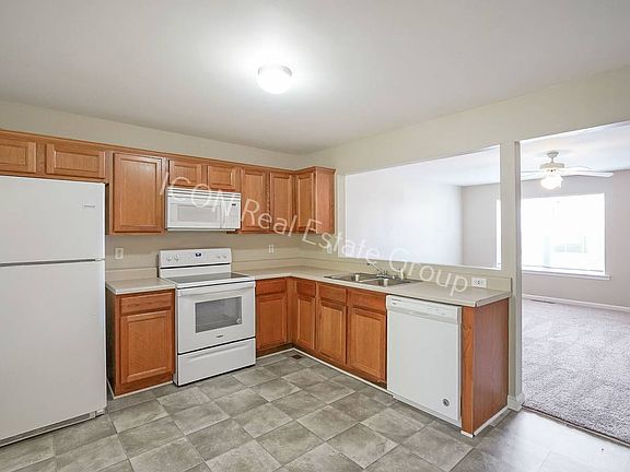 4th image of 28 Middleton Ct