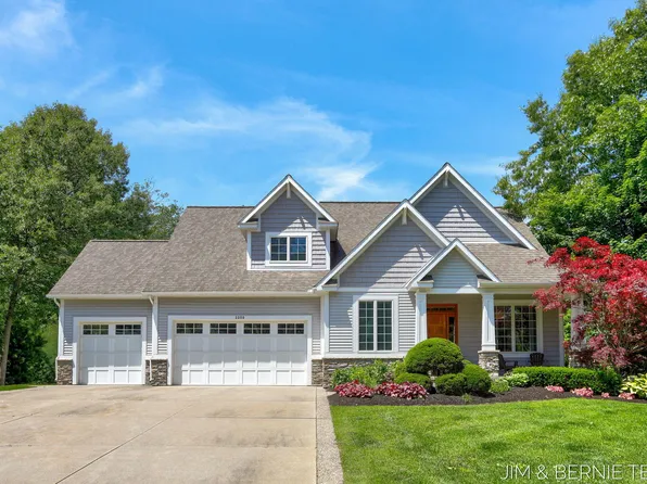 3390 Gaslight Ln, Saugatuck, MI 49453