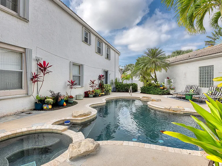 2070 Chagall Cir — Photo 8