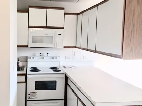 320 - *141 Green Bay Building*