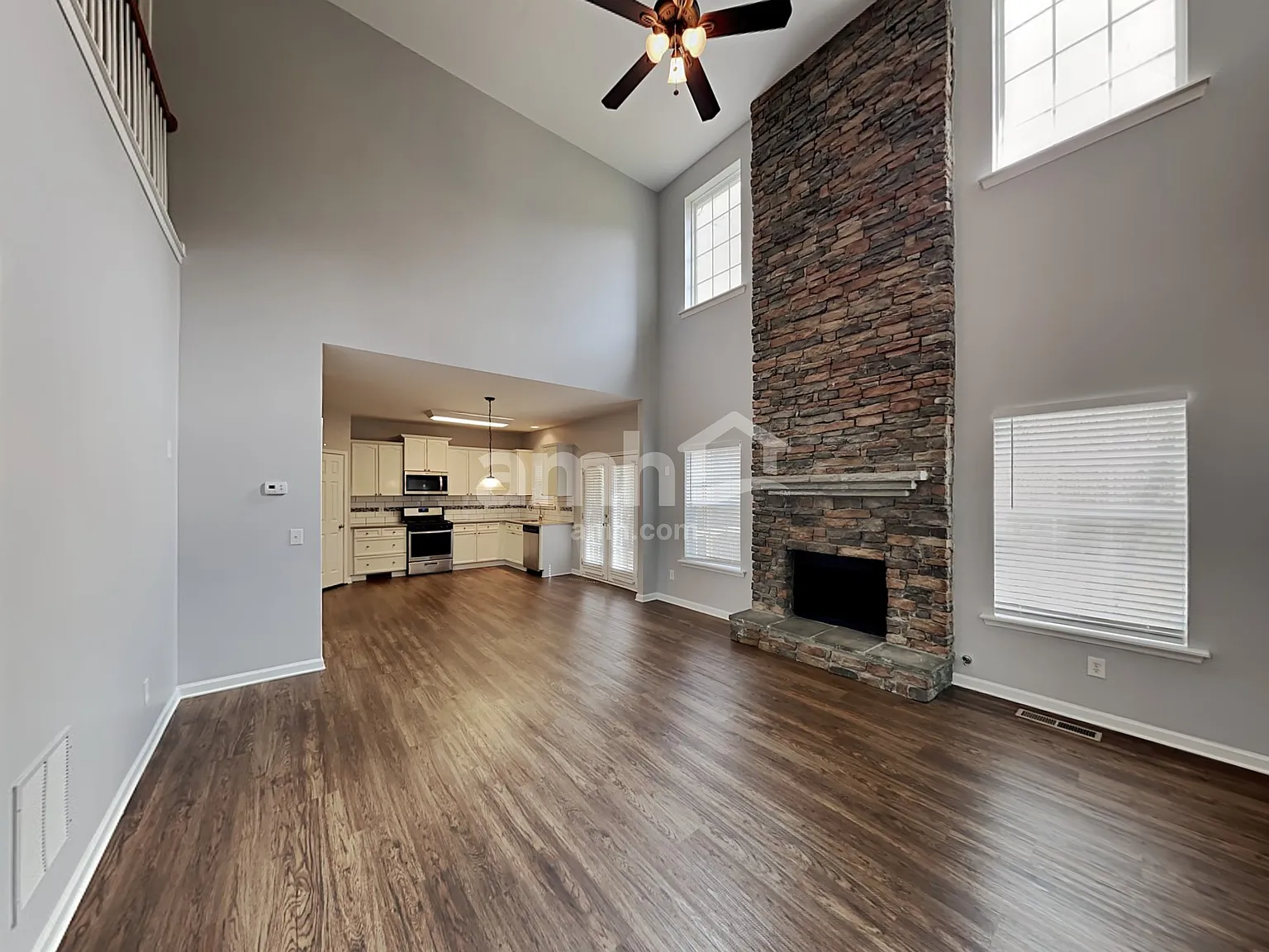 5 bed, 2.5 bath, 2716 sqft, $2,845 — Photo 4
