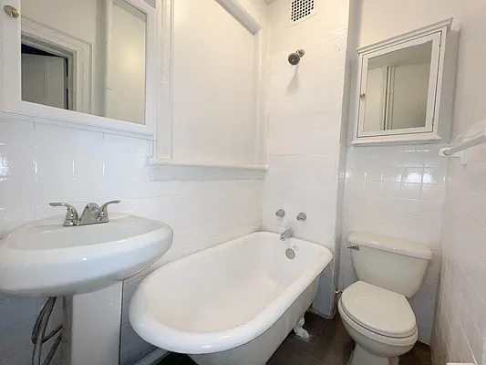 Rented by Compass | media 24