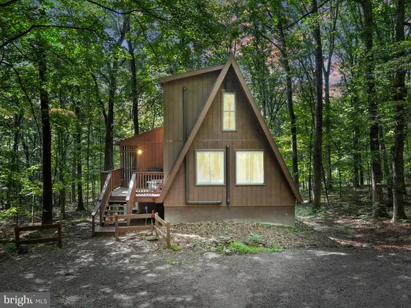 13 Mountainside Dr, Berkeley Springs, WV 25411