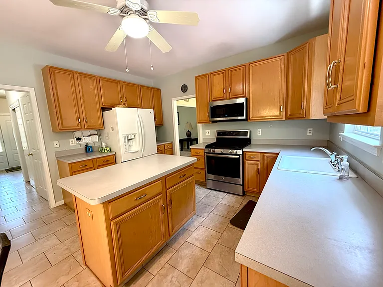 16 Goldfinch Rd — Photo 6