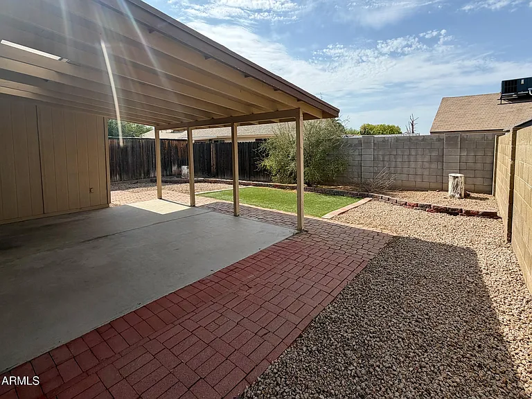 3005 W Ross Ave — Photo 16