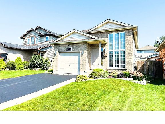2nd image of 1595 Benjamin Dr