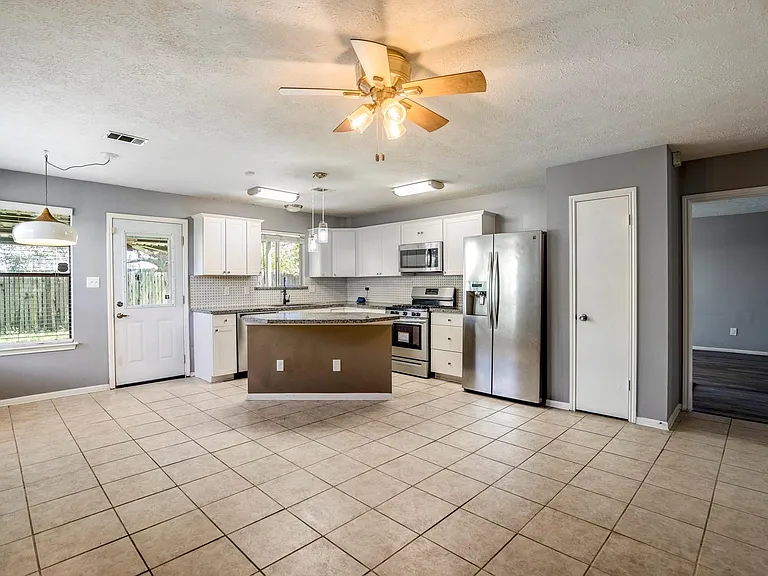 5211 Roserock Ln — Photo 13