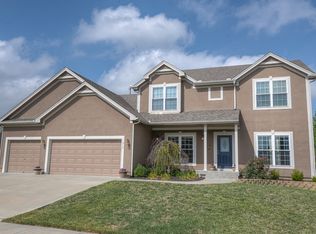 1912 Surrey St, Liberty, MO 64068