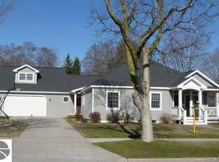 611 N Monroe St, Traverse City, MI 49684