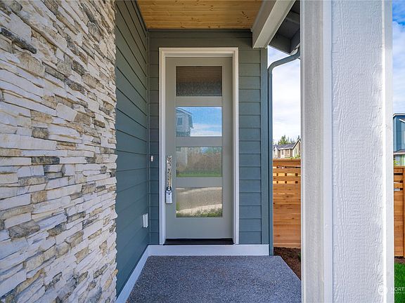 4th image of 15306 207th Avenue E #187