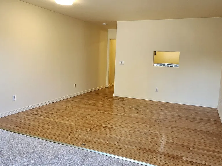 1723 Livingston Ln — Photo 3