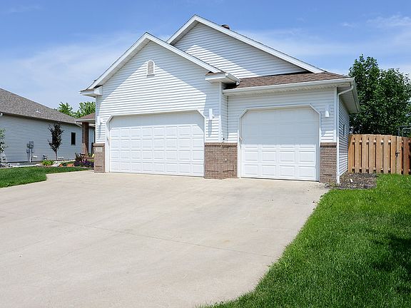 5th image of 1858 Charleswood Estates Dr