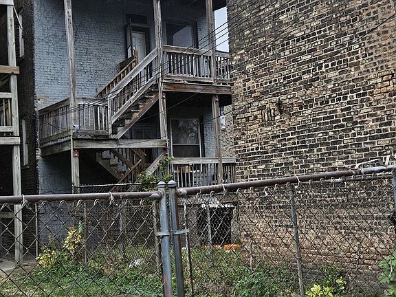 3rd image of 1910 S Ridgeway Ave