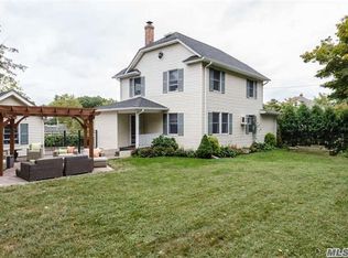 16 Bella Vista St, Locust Valley, NY 11560