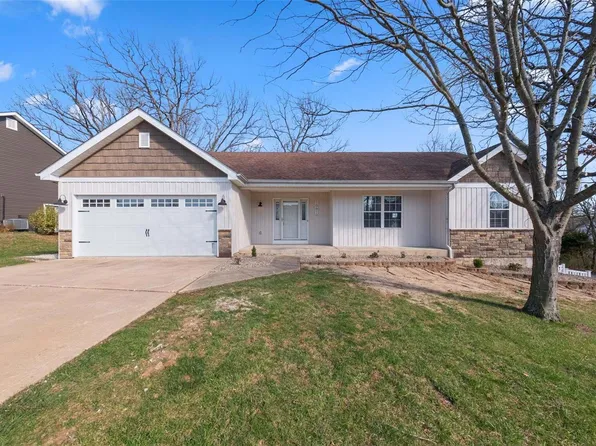 10610 Village Dr W, Foristell, MO 63348