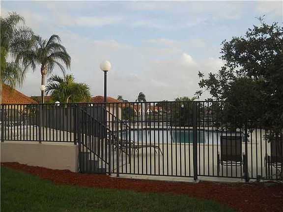 2nd image of 2844 SW Mariposa Cir