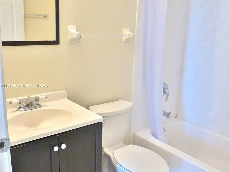 843 SW 13th Ave #201 — Photo 4