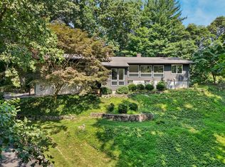 22 Sunswyck Rd, Darien, CT 06820