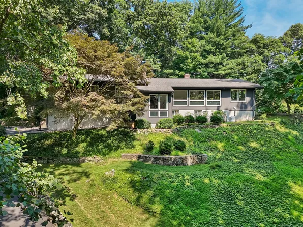 22 Sunswyck Road, Darien, CT 06820