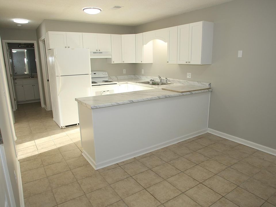 Showing dining area & kitchen