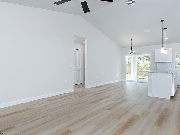 4th image of 320 NW 11th St