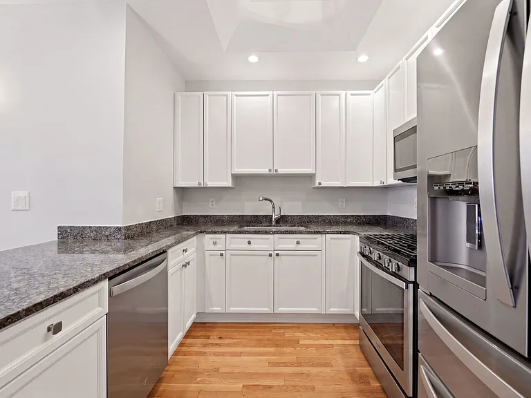 812 W Hubbard St #4 — Photo 2